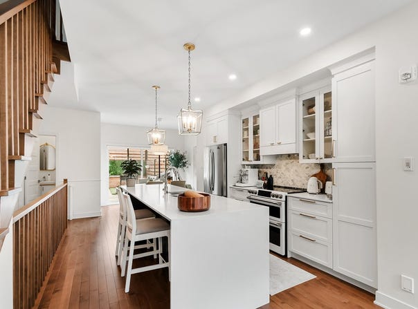 1006 Rue Jacqueline-Sicotte, LaSalle, Quebec H8N0G3