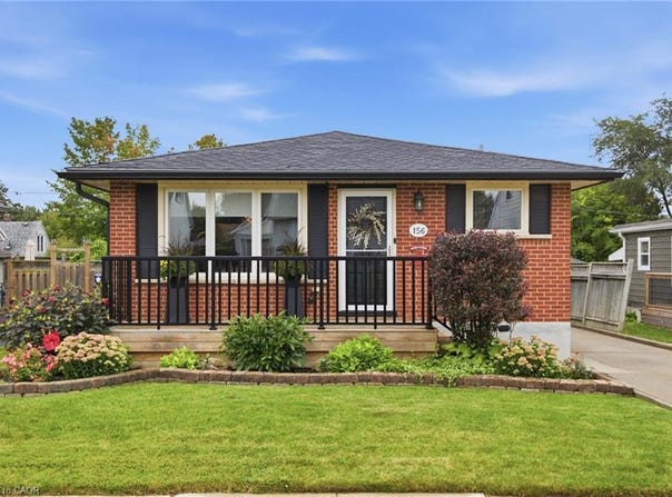156 Hickory Street, Waterloo, ON, Cambridge, Ontario N3H-4E8
