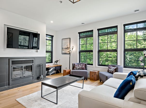 215 Ch. des Quatre-Sommets 2, Mont-Tremblant, Quebec J8E 1C6