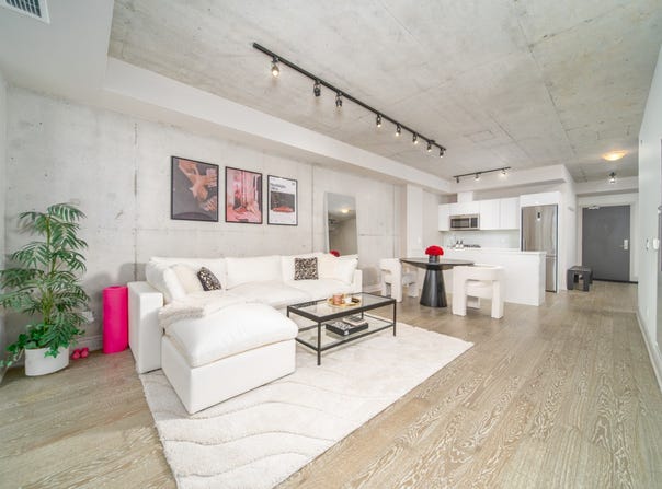 608 Richmond St W, Toronto, ON M5V 1Y9, Canada, Toronto, Ontario M5V 1Y9