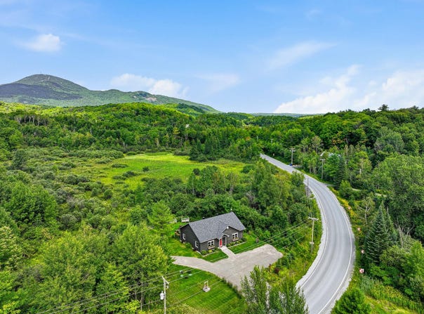 3505 Ch. Hopps, Austin, Quebec J0B 1B0