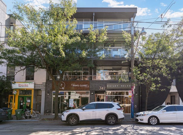 747 Queen St E, Toronto, Ontario M4M 1H3