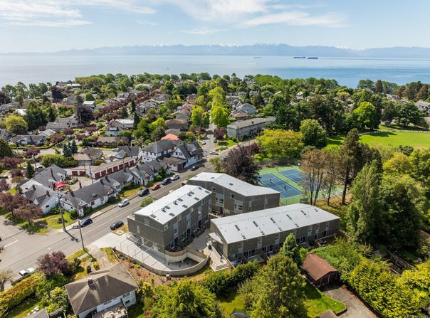 1720 Fairfield Rd 105, Victoria, British Columbia V8S 1G3