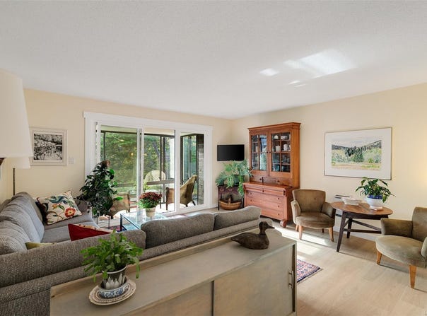1433 Faircliff Lane 416, Victoria, British Columbia V8S 3J6
