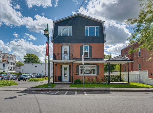 143 Rue Champlain, Salaberry-de-Valleyfield, Quebec J6T1X4