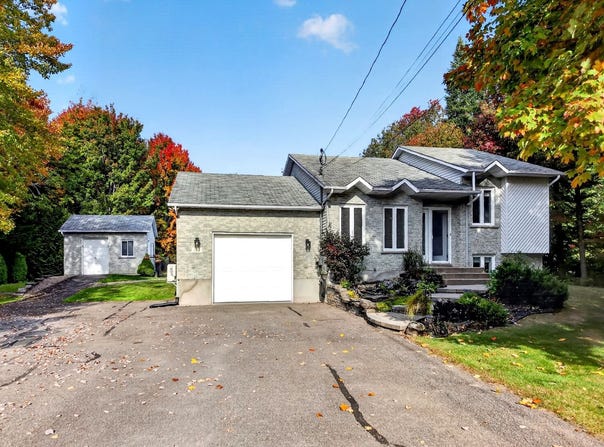 132 Rue au Bois-Dormant, Saint-Colomban, Quebec J5K1C8