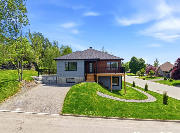 637 Rue des Ancêtres, Magog, Quebec J1X0C7