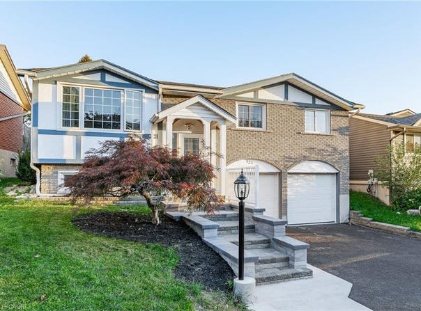 121 Southwood Drive, Kitchener, Ontario N2E 2J1