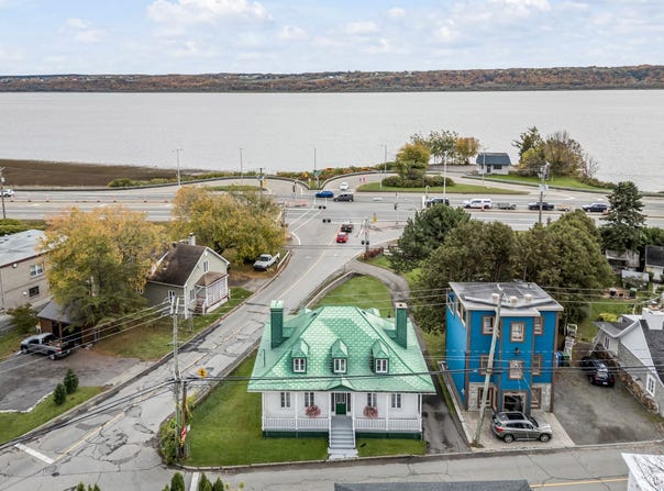 8036Z Av. Royale, Château-Richer, Quebec G0A1N0