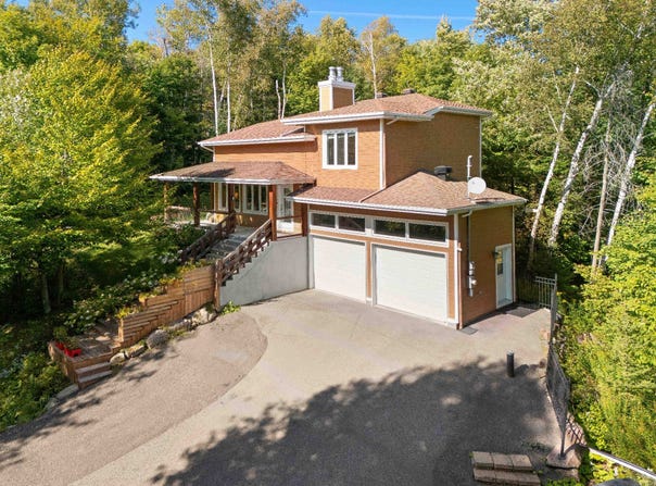 82 Ch. des Mouettes, Sainte-Anne-des-Lacs, Quebec J0R 1B0