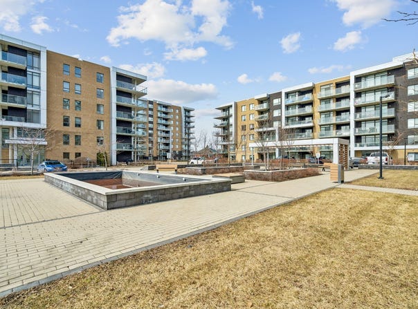 357 Boul. Brunswick, Pointe-Claire, Quebec H9R0C7