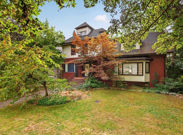 118 Queens Avenue, New Westminster, British Columbia V3L 1J5