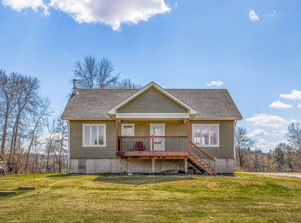 8 Ch. Bertrand, Gracefield, Quebec J0X1W0
