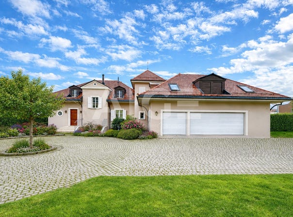 Mont-sur-Rolle, Vaud 1185