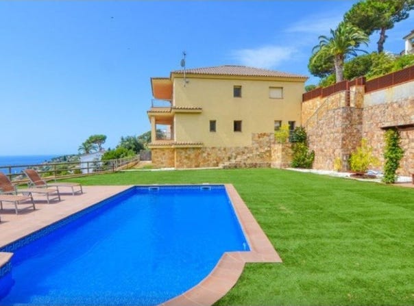 Tossa de Mar, Catalonia 17320
