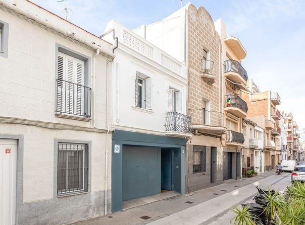 Badalona, Catalonia 08911