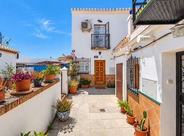 Granada, Andalusia 18001