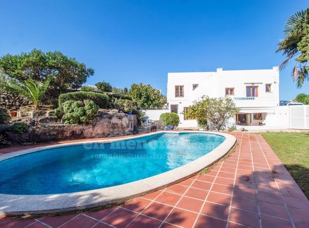 Es Castell, Balearic Islands 07720