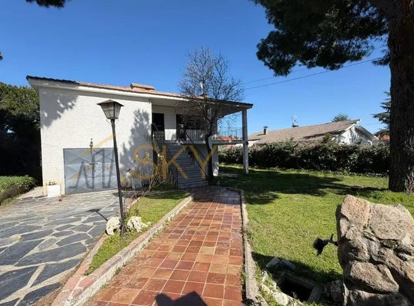 Valdemorillo, Community of Madrid 28210