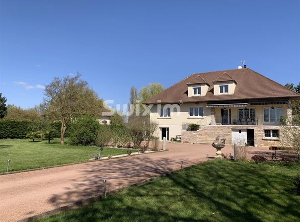 Fontaines, Burgundy 71150