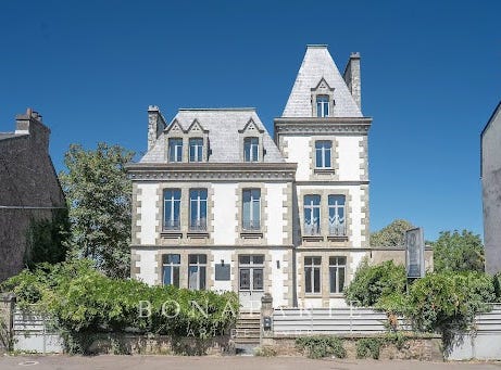 Auray, Brittany 56400