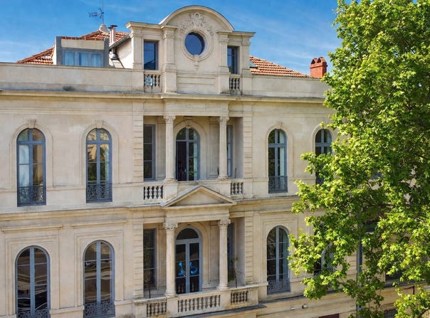Nîmes, Languedoc-Roussillon 30000