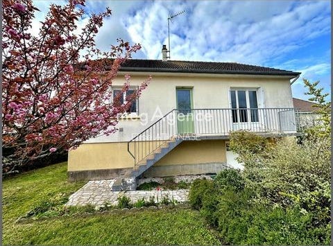 Laval, Pays de la Loire 53000