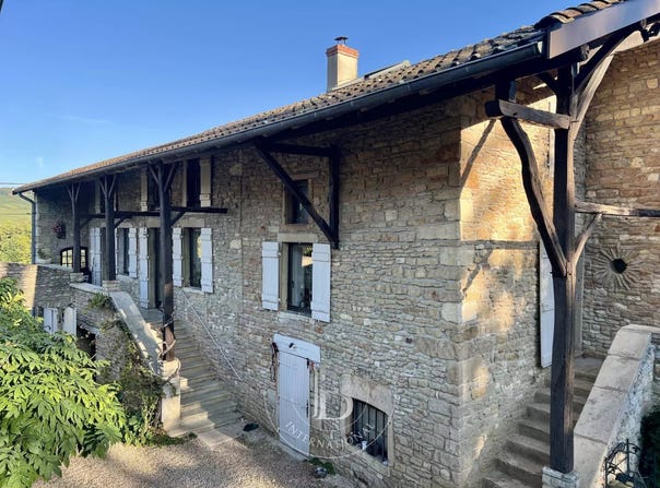 Verzé, Burgundy 71960