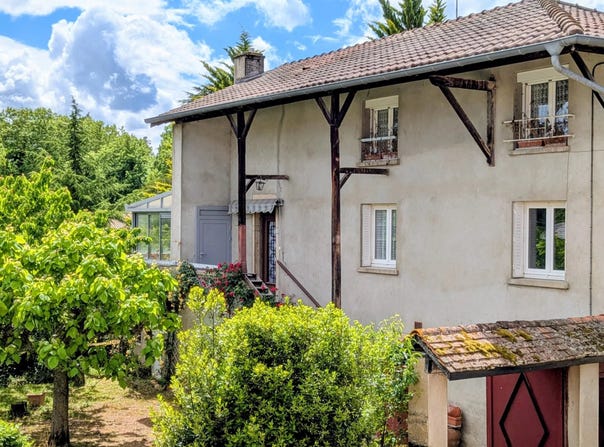 Azé, Saône-et-Loire 71260