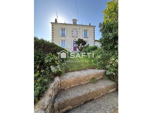 Parthenay, Poitou-Charentes 79200