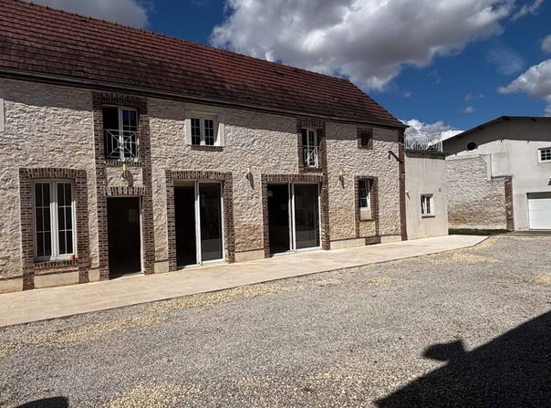 Fleury-la-Vallée, Burgundy 89113
