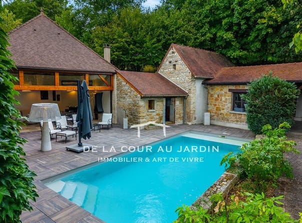 Fauverney, Burgundy 21110