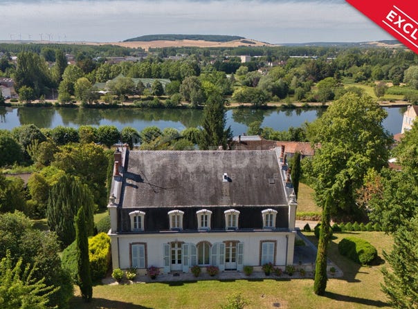 Joigny, Burgundy 89300