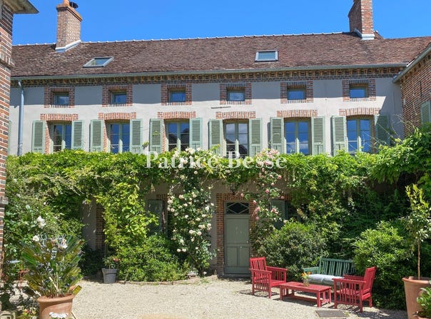 Joigny, Burgundy 89300