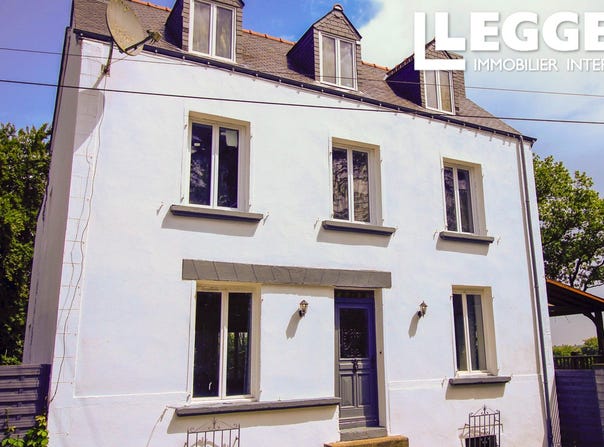 Lanvénégen, Brittany 56320