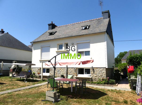 Rostrenen, Brittany 22110