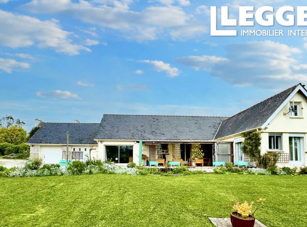 Landeleau, Brittany 29530