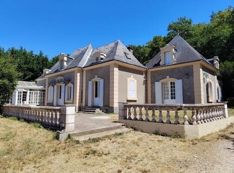 Cour-Cheverny, Centre 41700
