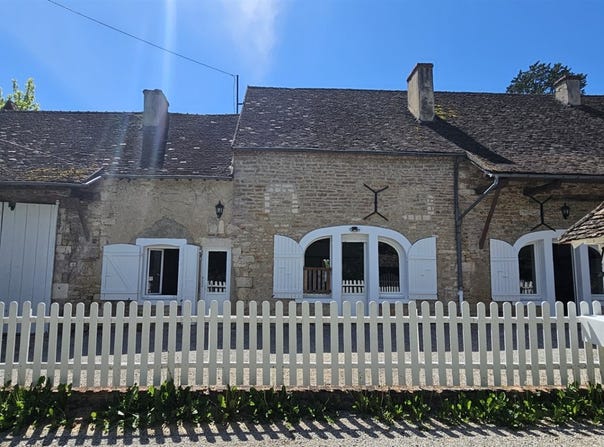 Laives, Burgundy 71240