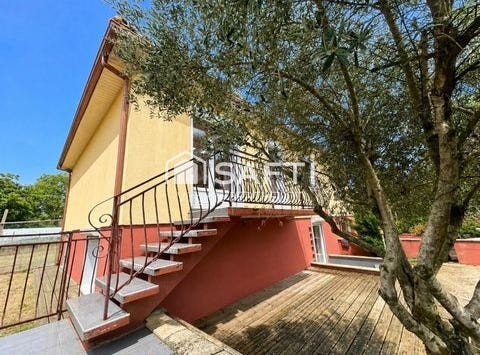 Azay-Le-Brûlé, Poitou-Charentes 79400