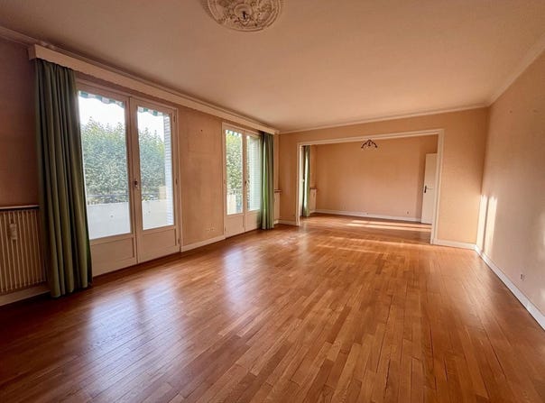 Chalon-sur-Saône, Bourgogne-Franche-Comté 71100