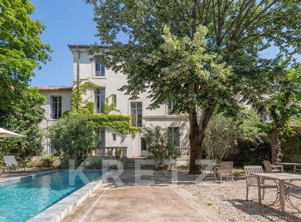 Nîmes, Languedoc-Roussillon 30000