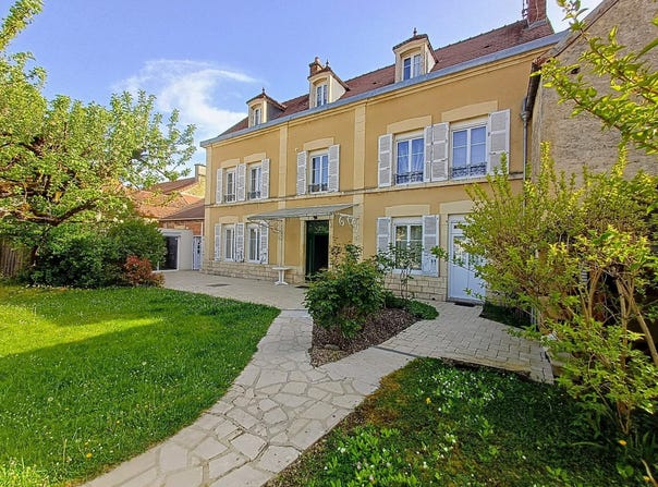 Lézinnes, Burgundy 89160