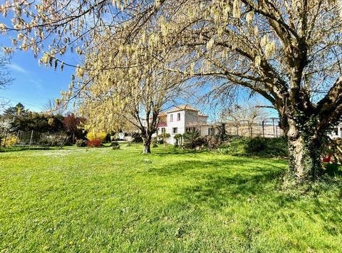 MONTCUQ, Midi-Pyrénées 46800