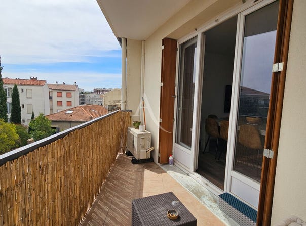 Nîmes, Languedoc-Roussillon 30000