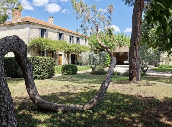 Nîmes, Languedoc-Roussillon 30000