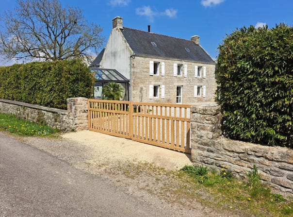 Brittany, Brittany 29390