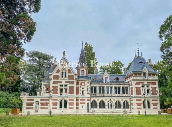 Joigny, Burgundy 89300