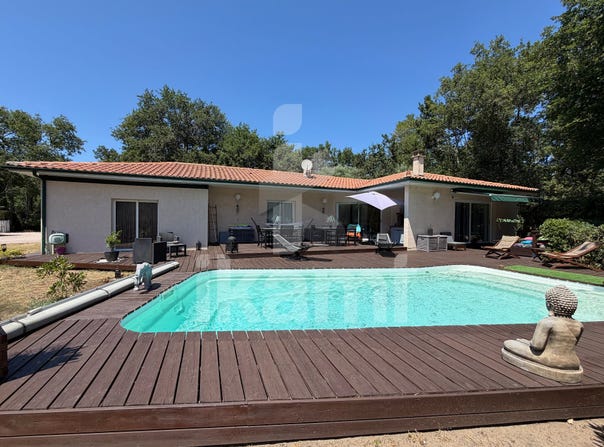 Salles, Nouvelle-Aquitaine 33770