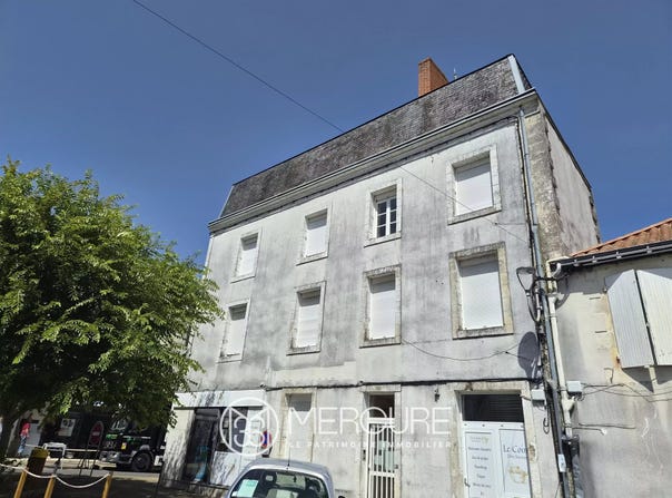 Civray, Poitou-Charentes 86400